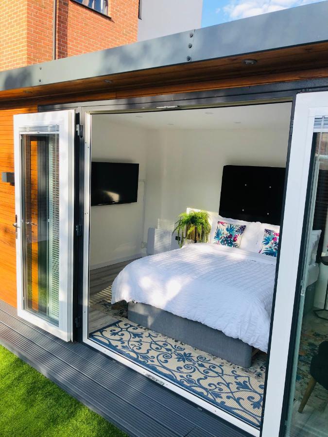 Meezee Pearl Double Bed Lodge With Free Parking 索尔福德 外观 照片