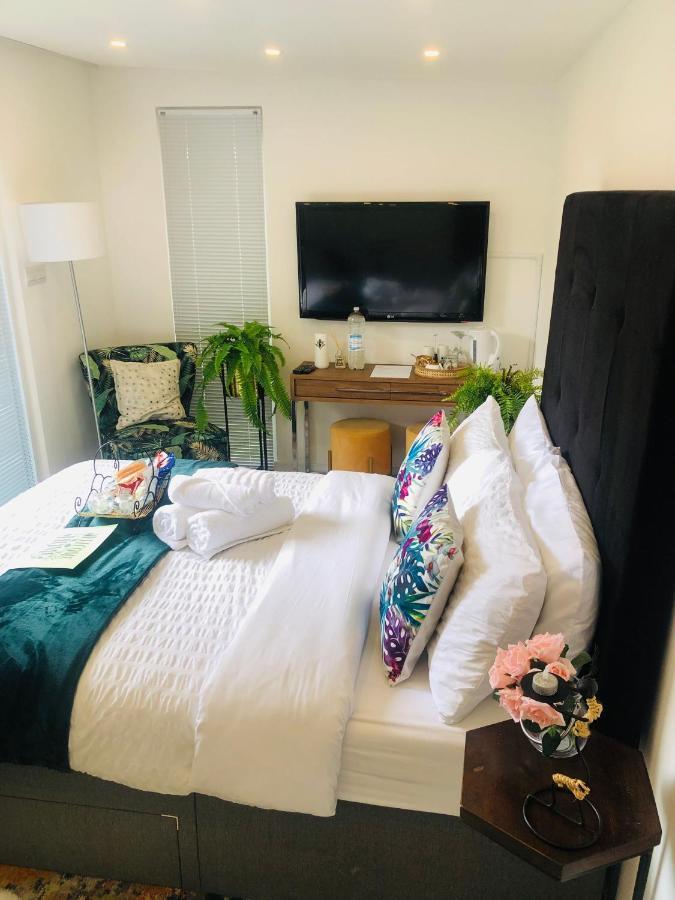 Meezee Pearl Double Bed Lodge With Free Parking 索尔福德 外观 照片