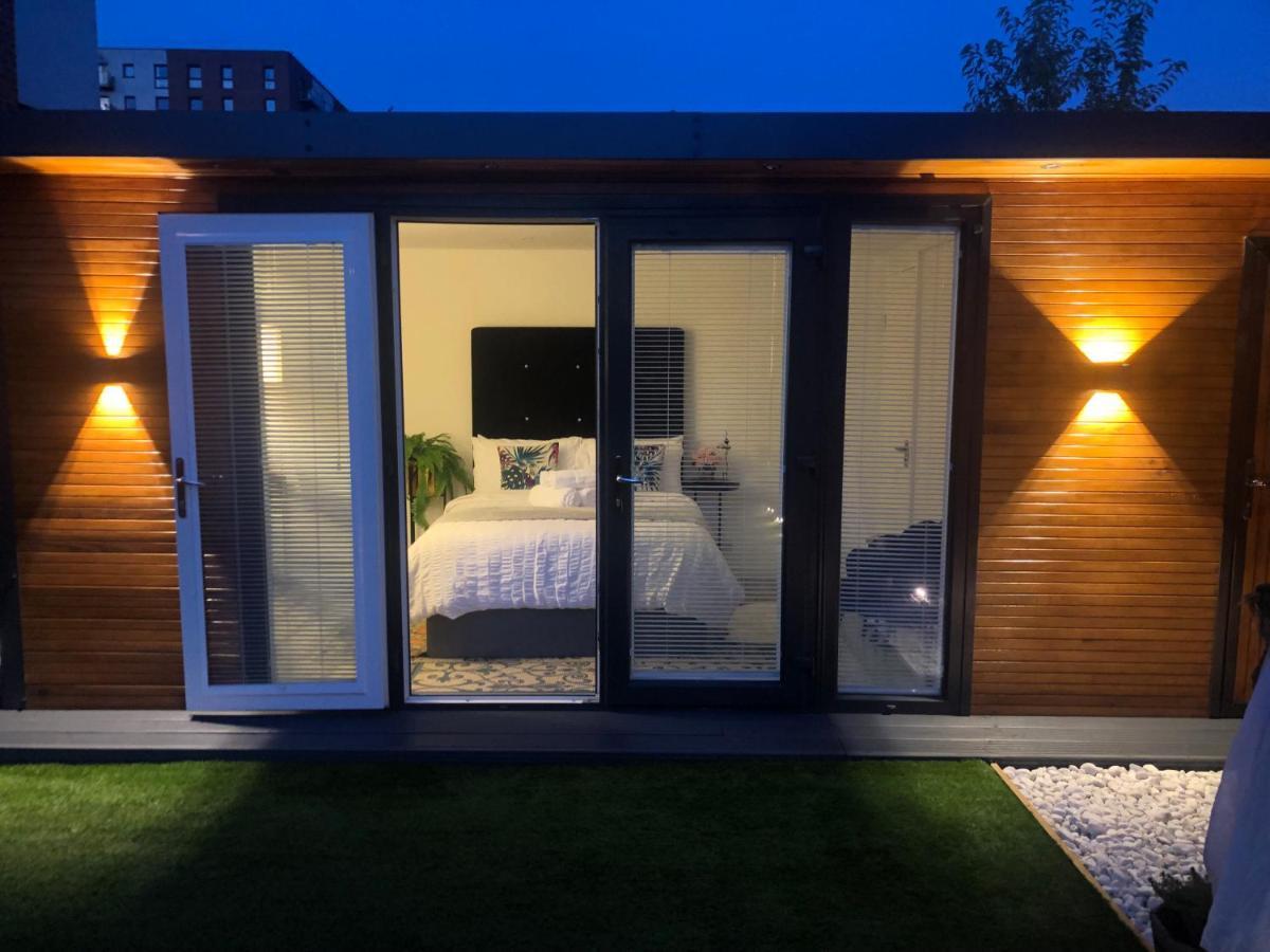 Meezee Pearl Double Bed Lodge With Free Parking 索尔福德 外观 照片