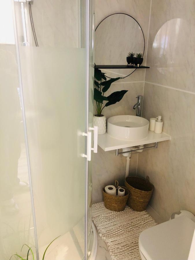 Meezee Pearl Double Bed Lodge With Free Parking 索尔福德 外观 照片