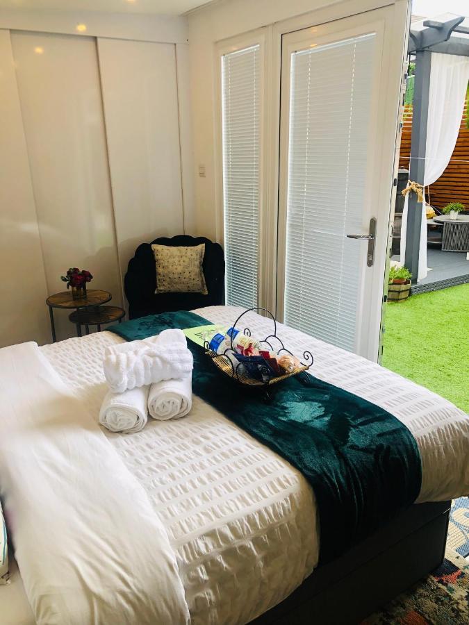 Meezee Pearl Double Bed Lodge With Free Parking 索尔福德 外观 照片