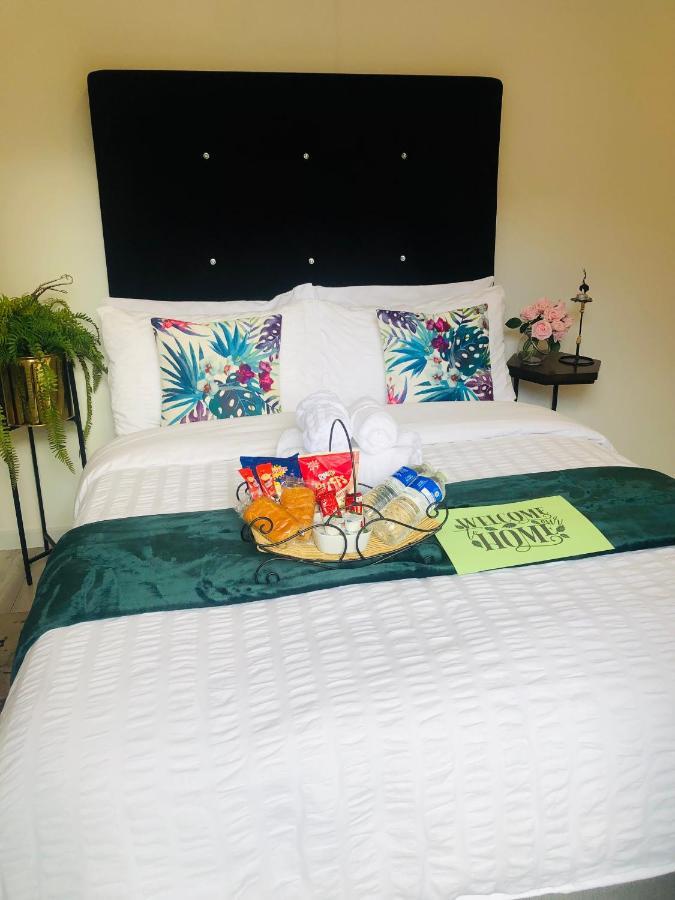 Meezee Pearl Double Bed Lodge With Free Parking 索尔福德 外观 照片